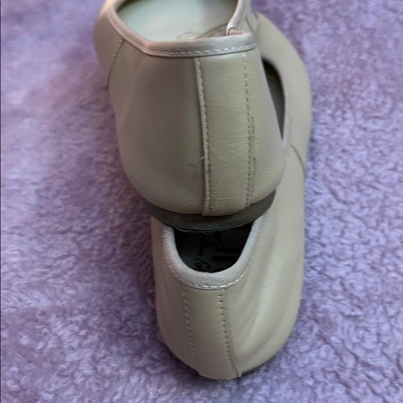 Circus by Sam Edelman
Women's Beige Flower Flats
Barely worn - Picture 3 of 3